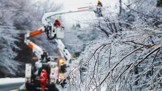 Rétablissement de l'électricité pendant une tempête de verglas