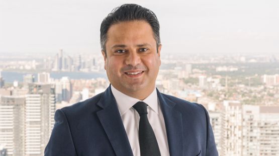 Mazdak Moini, Chef de l'exploitation